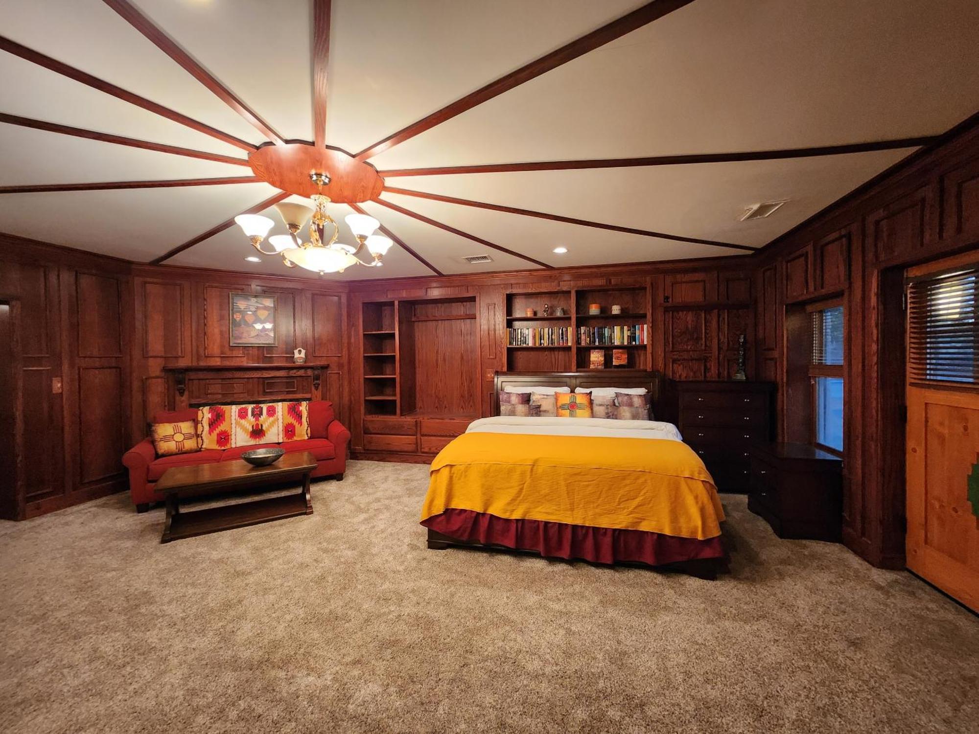 Red Mountain Manor Vineyard And Guesthouse Rio Rancho Room photo