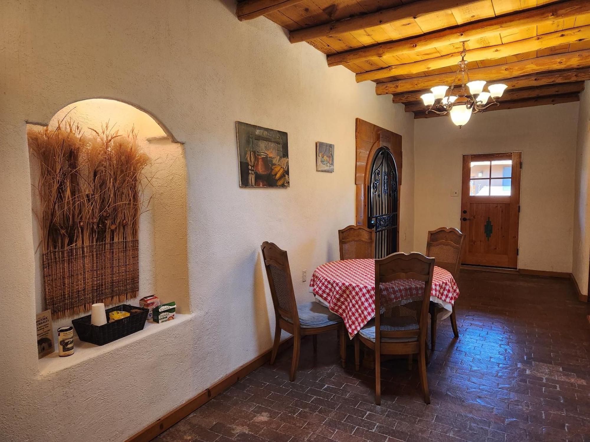 Red Mountain Manor Vineyard And Guesthouse Rio Rancho Exterior photo