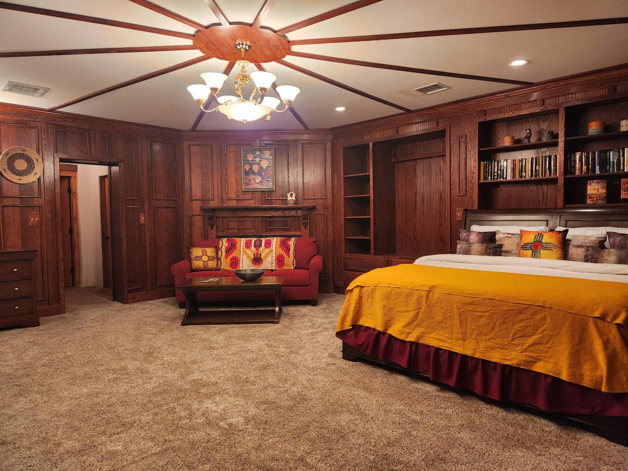Red Mountain Manor Vineyard And Guesthouse Rio Rancho Room photo