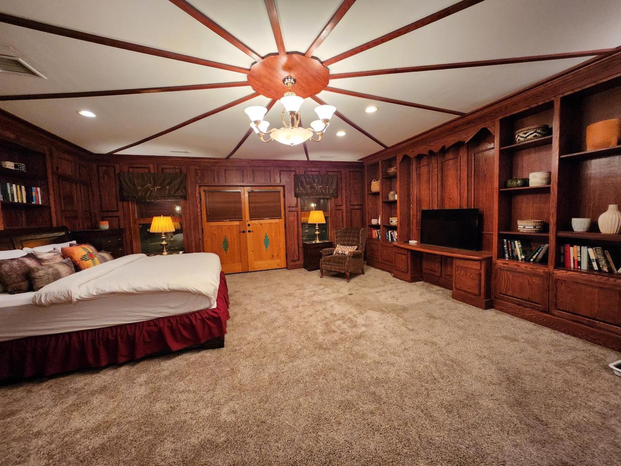 Red Mountain Manor Vineyard And Guesthouse Rio Rancho Exterior photo