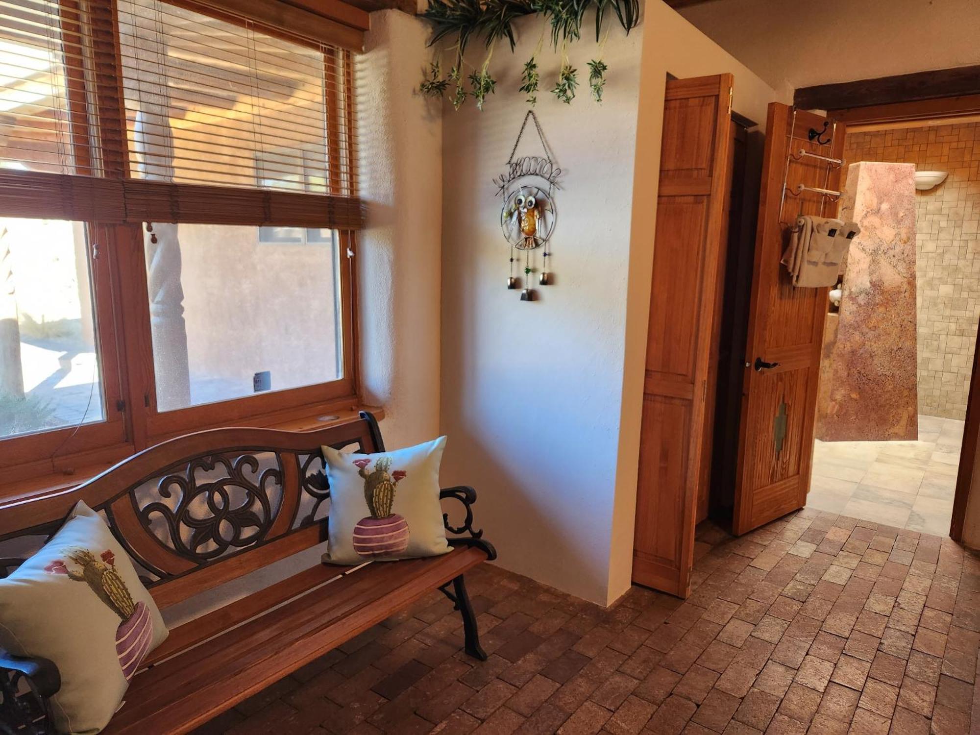 Red Mountain Manor Vineyard And Guesthouse Rio Rancho Room photo